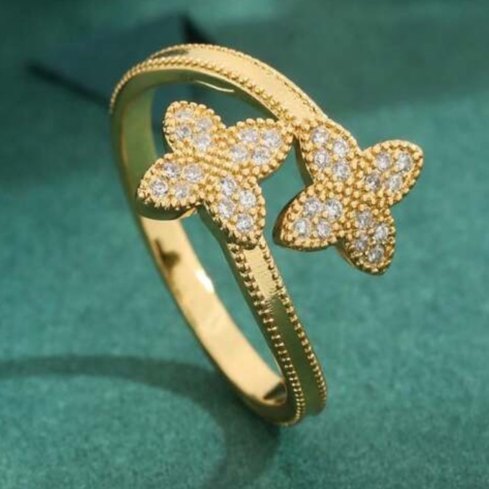 NWOT 18k gold plated stainless steel zirconia clover bracelet adjustable ring